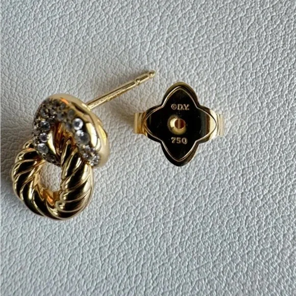 David Yurman- Belmont Curb Link Earrings - Picture 3 of 4